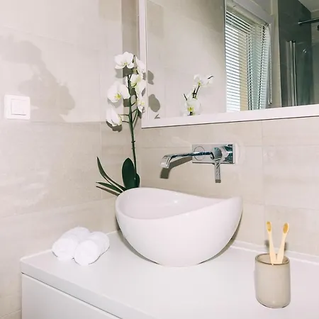 Edonia Garden Comfortable & Stylish Duplex With Relaxing Private Garden Lejlighed *