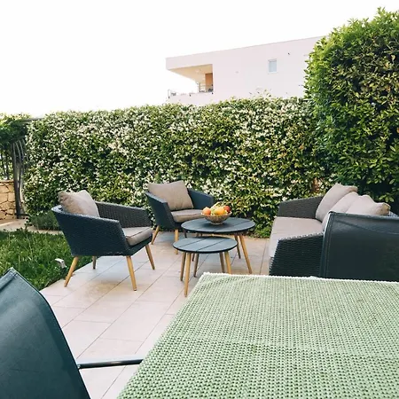 Lejlighed Edonia Garden Comfortable & Stylish Duplex With Relaxing Private Garden