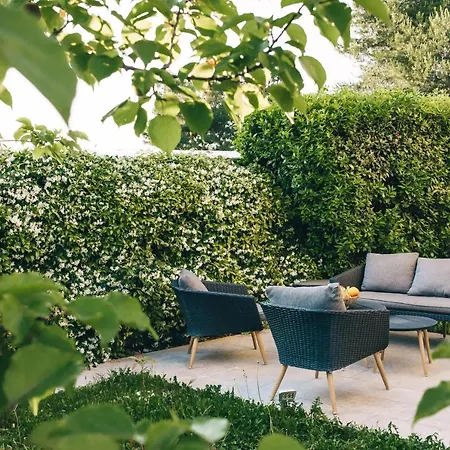 Lejlighed Edonia Garden Comfortable & Stylish Duplex With Relaxing Private Garden *