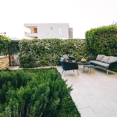 Lejlighed Edonia Garden Comfortable & Stylish Duplex With Relaxing Private Garden
